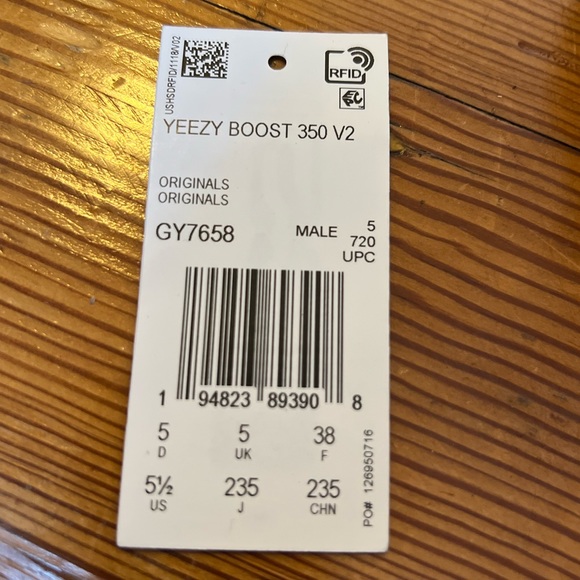 YEEZY BOOST 350 V2 Sz. 5 1/2 Mens 7 Women’s 100% Authentic - Picture 3 of 12